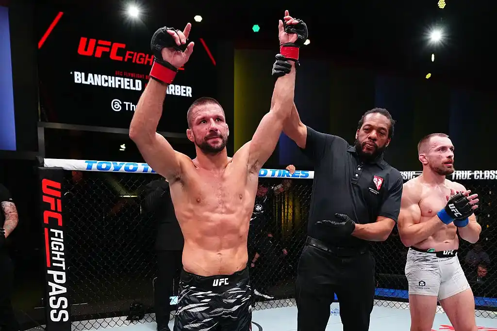 Image from @UFCEspanol: ¿Habrá 'clásico europeo' en el peso ligero? 🤔 Mateusz Gamrot ganó en...
