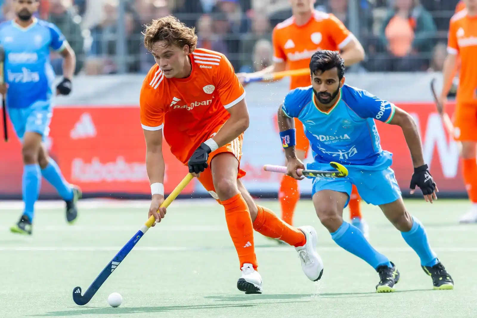 Image from HOCKEY.NL: 🎉 𝗝𝘂𝗯𝗶𝗹𝗮𝗿𝗶𝘀 𝗶𝗻 𝗢𝗿𝗮𝗻𝗷𝗲!
Floris Middendorp speelt van...