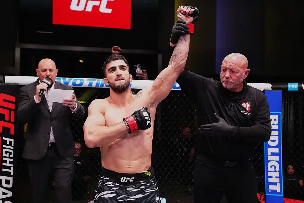 Image from @UFCEspanol: Las prelims de <a class="text-blue-500 hover:underline cursor-pointer"...