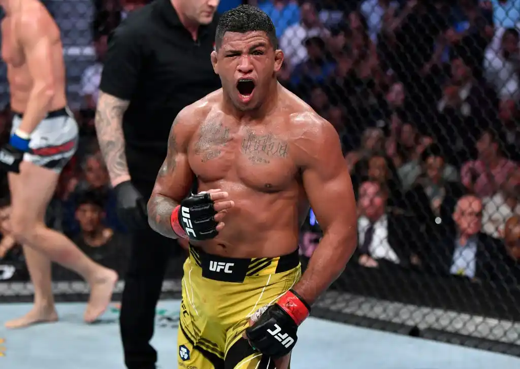 Image from @UFCEspanol: Previo a su combate en <a class="text-blue-500 hover:underline cursor-...