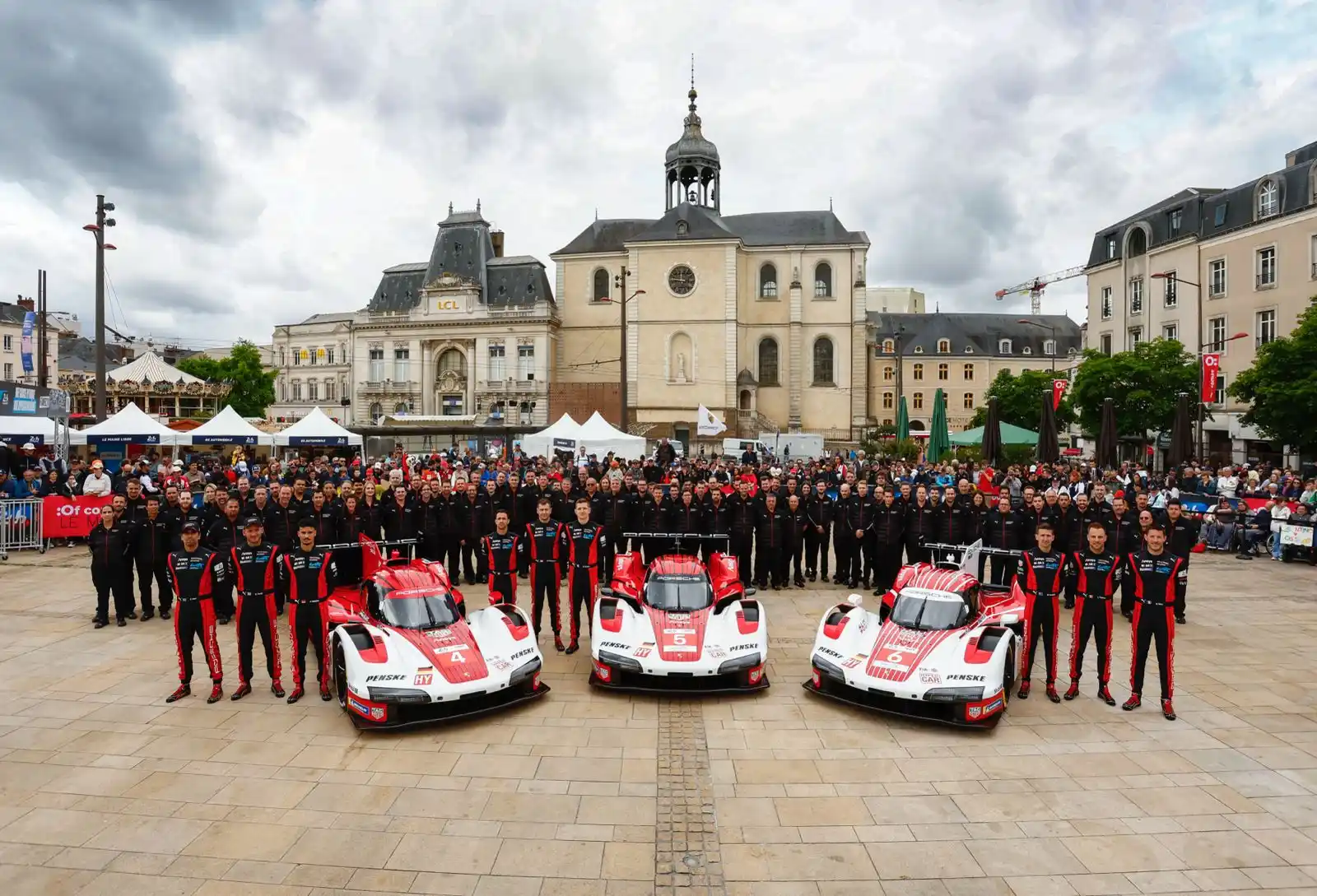 Image from Porsche Motorsport: *Le Mans: Pictures from Scrutineering* ➡️  Friday and Saturday before ...