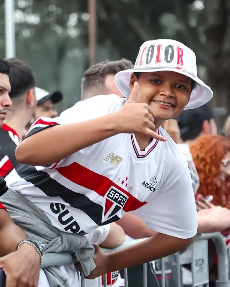 Image from TNT Sports | São Paulo: > *BOM DIA, TORCIDA TRICOLOR!⛅* *BOA SEXTA PRA GERAL!😁🤙🇾🇪* 📸: X/...