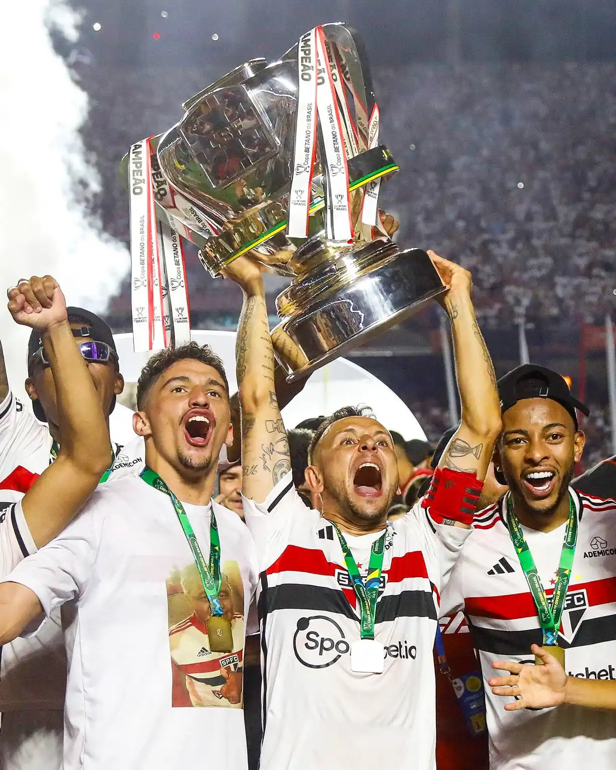 Image from TNT Sports | São Paulo: > *BOM DIA, TORCIDA TRICOLOR!⛅* *Hoje é dia de sorteio duplo!😱🔥* * O...