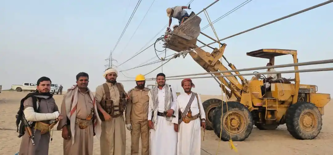 Image from من مأرب MARIB FROM: من أمام خطوط نقل الطاقة بعد صيانة أستمرت لأكثر من اربعين ساعه متواصلة ...