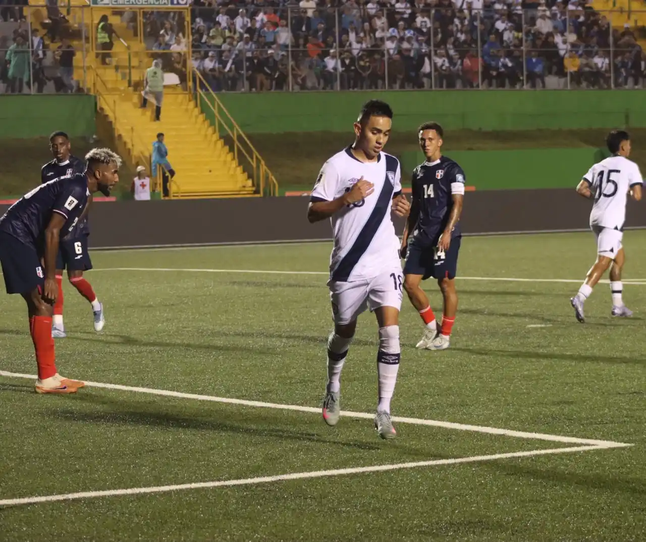 Image from Soy Futbol 8: 🤫 ¡¡LOS DOMINICANOS ESTÁN ENMUDECIENDO EL ESTADIO DE VISITANTE!! 🤯 �...