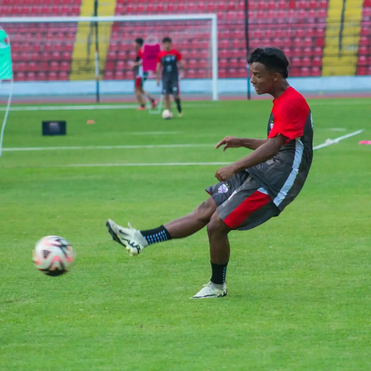 Image from Estudiantes De Mérida F.C - Oficial: 𝐄𝐧𝐭𝐫𝐞𝐠𝐚 𝐲 𝐜𝐨𝐧𝐬𝐭𝐚𝐧𝐜𝐢𝐚, día tras día 👊🏻🔥 Cada vez ...