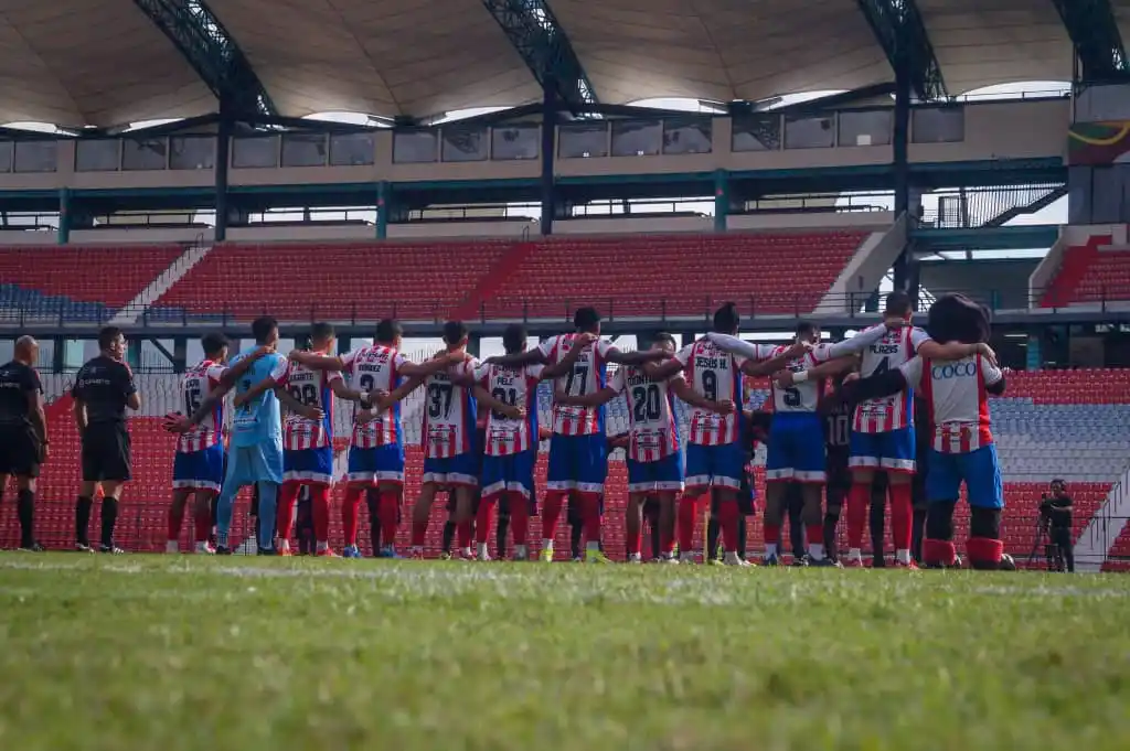 Image from Estudiantes De Mérida F.C - Oficial: 𝐅𝐀𝐌𝐈𝐋𝐈𝐀 🫂🔴⚪ El miércoles JUNTOS nuevamente en casa 🏟️ 🚩 Co...