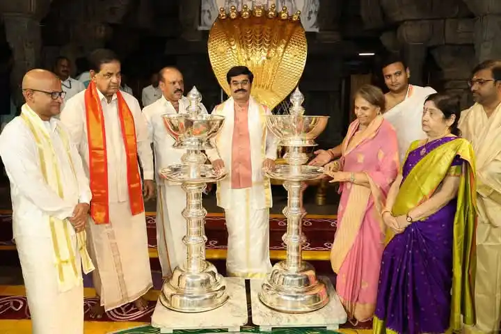 Image from Jnanad Info - ಜ್ಞಾನದಾ: ಕಲಿಯುಗ ವೈಕುಂಠವೆಂದೇ ಪ್ರಸಿದ್ಧಿಯಾದ ತಿರುಮಲ ಶ್ರೀ ವೆಂಕಟೇಶ್ವರ ಸ್ವಾಮಿಯ ದರ್ಶನವನ...