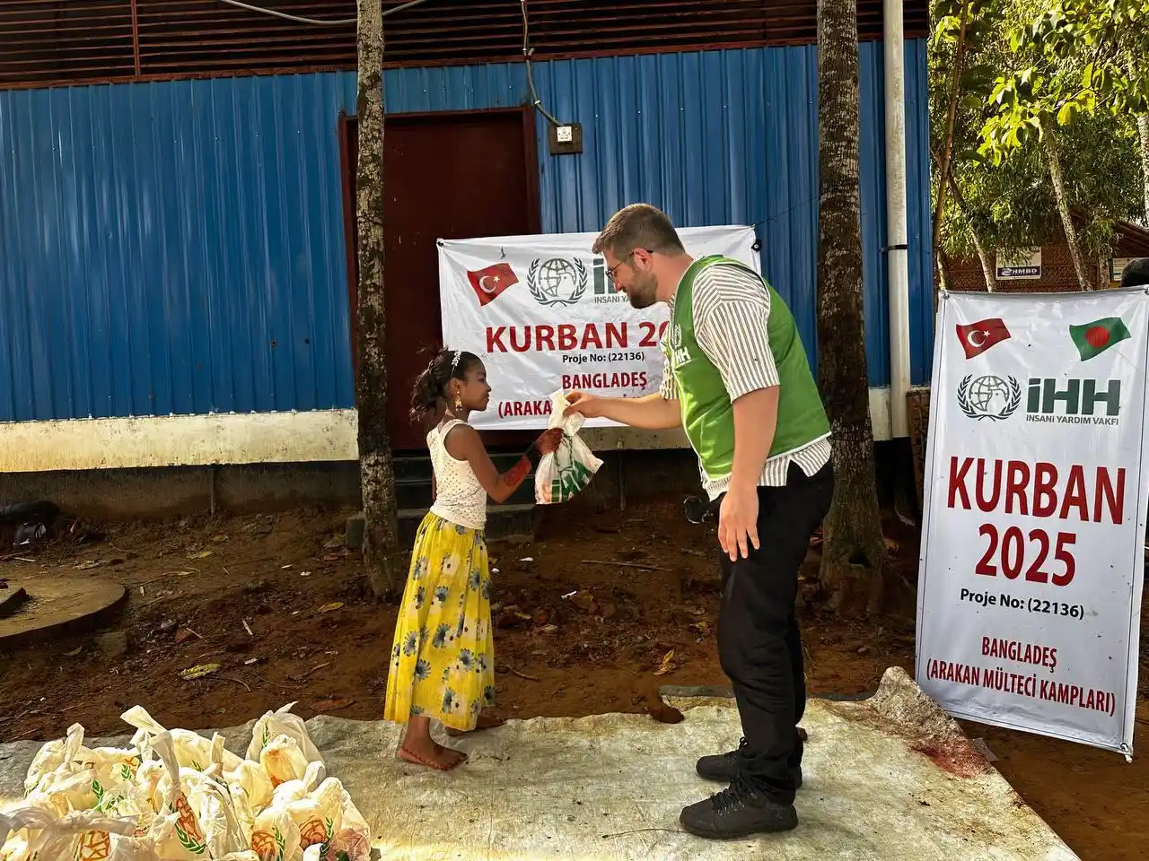Image from هيئة الإغاثة الإنسانية IHH: مخيم أراكان للاجئين في بنغلاديش🇧🇩 قمنا بذبح أماناتكم من الأضاحي ...