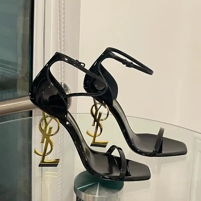 Image from 🛍️ קניות ברשת 🛍️: נעלי עקב YSL בעקב זהב/ שחור, פחות מ75₪ קישור ⬇️ https://s.click.aliexp...