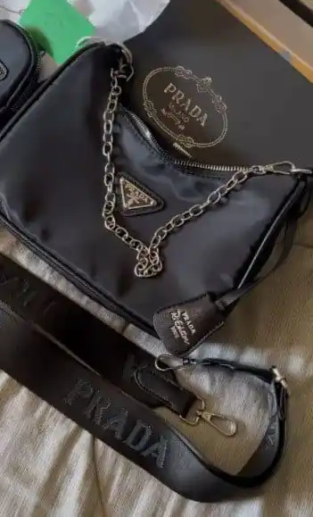 Image from 🛍️ קניות ברשת 🛍️: תיק prada מגיע עם לוגו מלא קישור 👇 https://s.click.aliexpress.com/e/_...