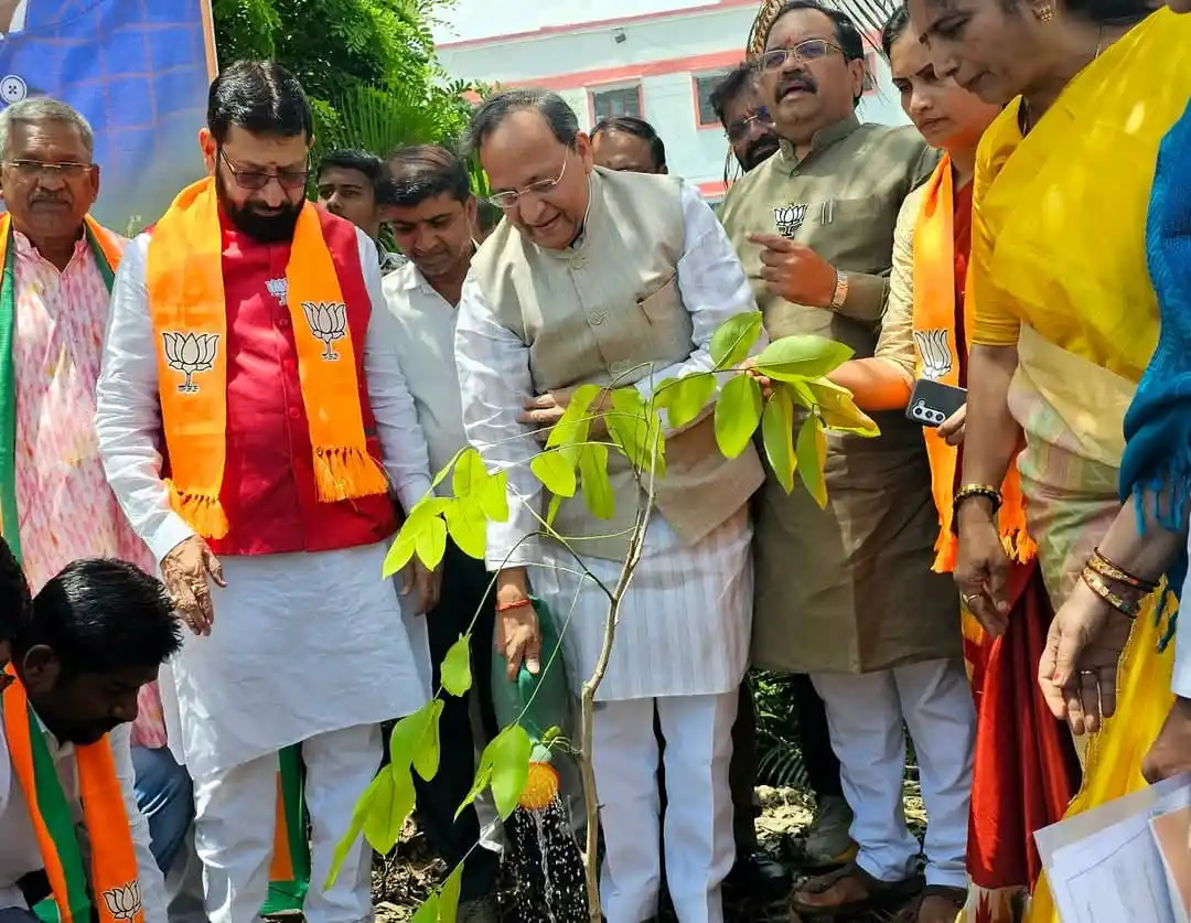 Image from Arun Singh: विश्व पर्यावरण दिवस के अवसर पर नासिक में पौधारोपण, आइए हम सब मिलकर हर...