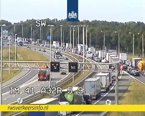 Image from Hulz Media: Op de A28 richting Zwolle heb je ter hoogte van afrit Staphorst twee r...