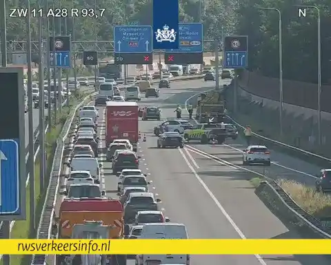 Image from Hulz Media: ❌ | Twee dichte rijstroken op de A28 bij Zwolle-Noord na een ongeval m...