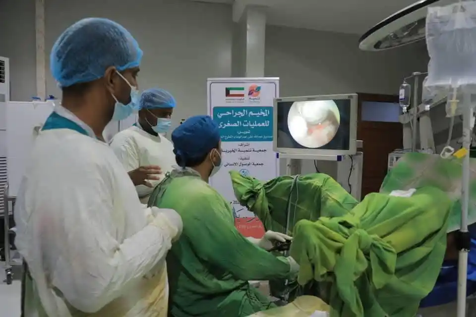 Image from قناة الكحلي الإعلامية: 🔘بتمويل كويتي وتنفيذ الوصول الإنساني .. تدشين المخيم الجراحي للعملي...