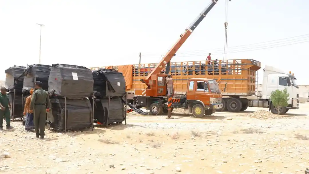 Image from قناة الكحلي الإعلامية: منظمة UNOPS تدعم الدفاع المدني بالمهرة بـ33 ماطور إنارة متنقل المهرة/...