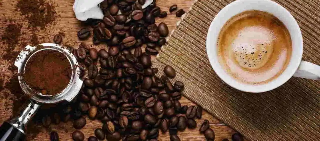 Image from اطلاعات پزشکی 👩🏻⚕️💊🩺Medical: ☕️*قهوه برای چه افرادی مضر است❌ 🔹️افرادکم خون 🔹️زنان باردار و شیرده...