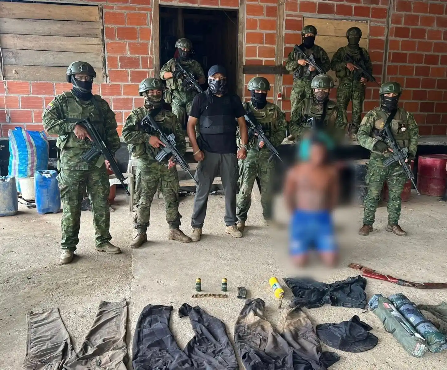 Image from Lago Digital 🇪🇨: 🚨 Presunto integrante del Tren de Aragua aprehendido  <a class="text-...