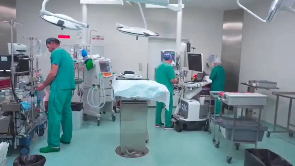 Image from TeleMadrid: 🏥 *El hospital Ramón y Cajal realiza el primer trasplante de riñón as...
