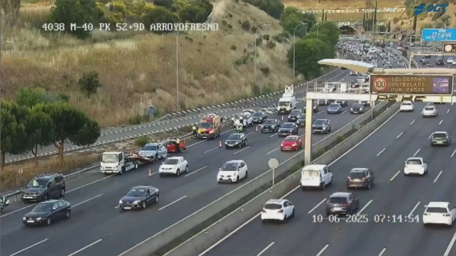 Image from TeleMadrid: 🚗 *Mañana complicada en la M-40 por un accidente en los túneles de El...