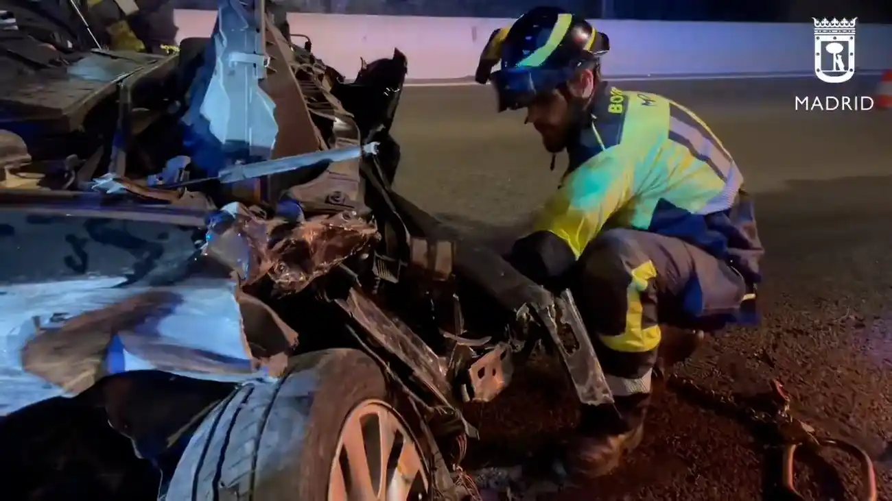 Image from TeleMadrid: 🚨 *Una mujer muerta y cuatro heridos tras la colisión de dos coches e...