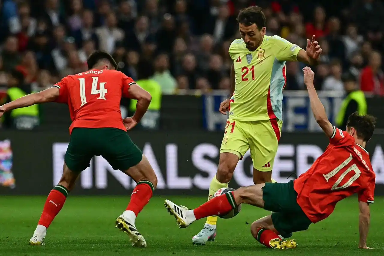 Image from PanamPost: 🇪🇸⚽️ |España se quedó sin piernas y cayó frente a Portugal desde los...