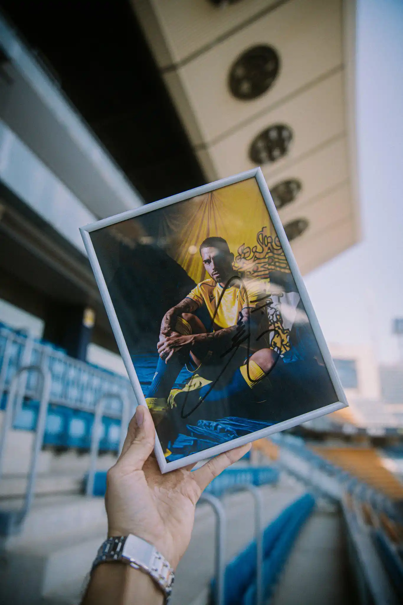 Image from Cádiz Club de Fútbol: 🔝 ¡Sorteamos el 𝐩𝐫𝐢𝐦𝐞𝐫 𝐚𝐮𝐭𝐨́𝐠𝐫𝐚𝐟𝐨 de Suso en su vuelta...