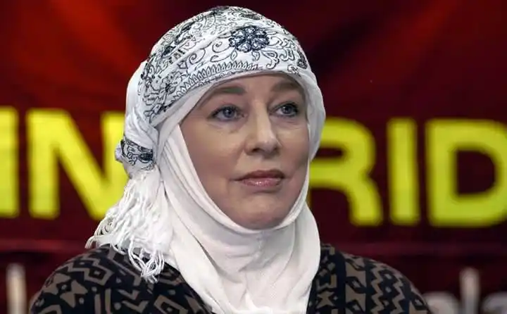 Image from اسلام؛ د ژوند قانون: ایوان رېډلې د امریکايي یرغل تر پیل څو ورځې وړاندې ونیول شوه، مشهوره ب...