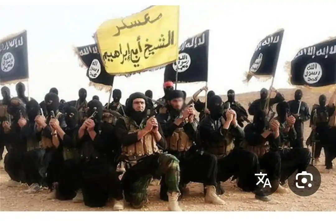 Image from Comunidades Plus Canal de noticias: ISIS VUELVE Y A NADIE PARECE IMPORTARLE. En la Siria de 2025, cuand...