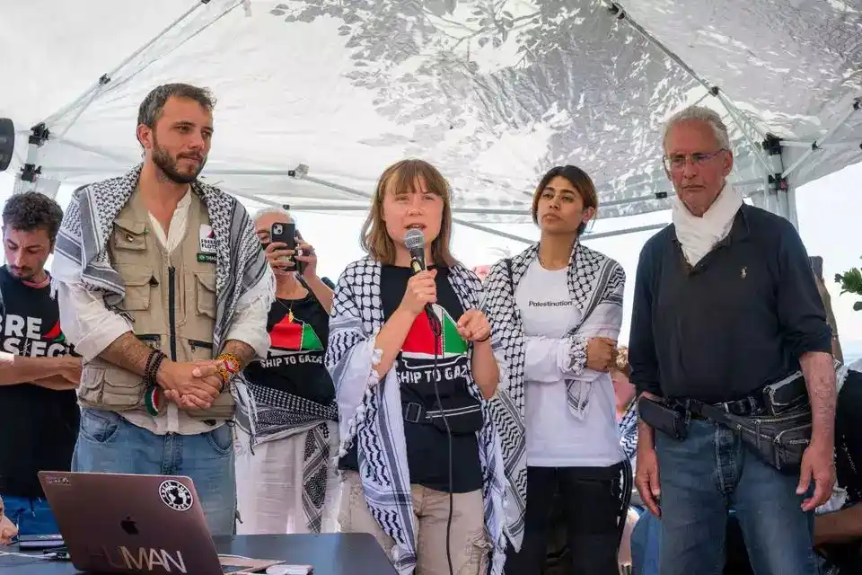 Image from Comunidades Plus Canal de noticias: Los organizadores de la flotilla de Gaza informaron que se encuentran ...