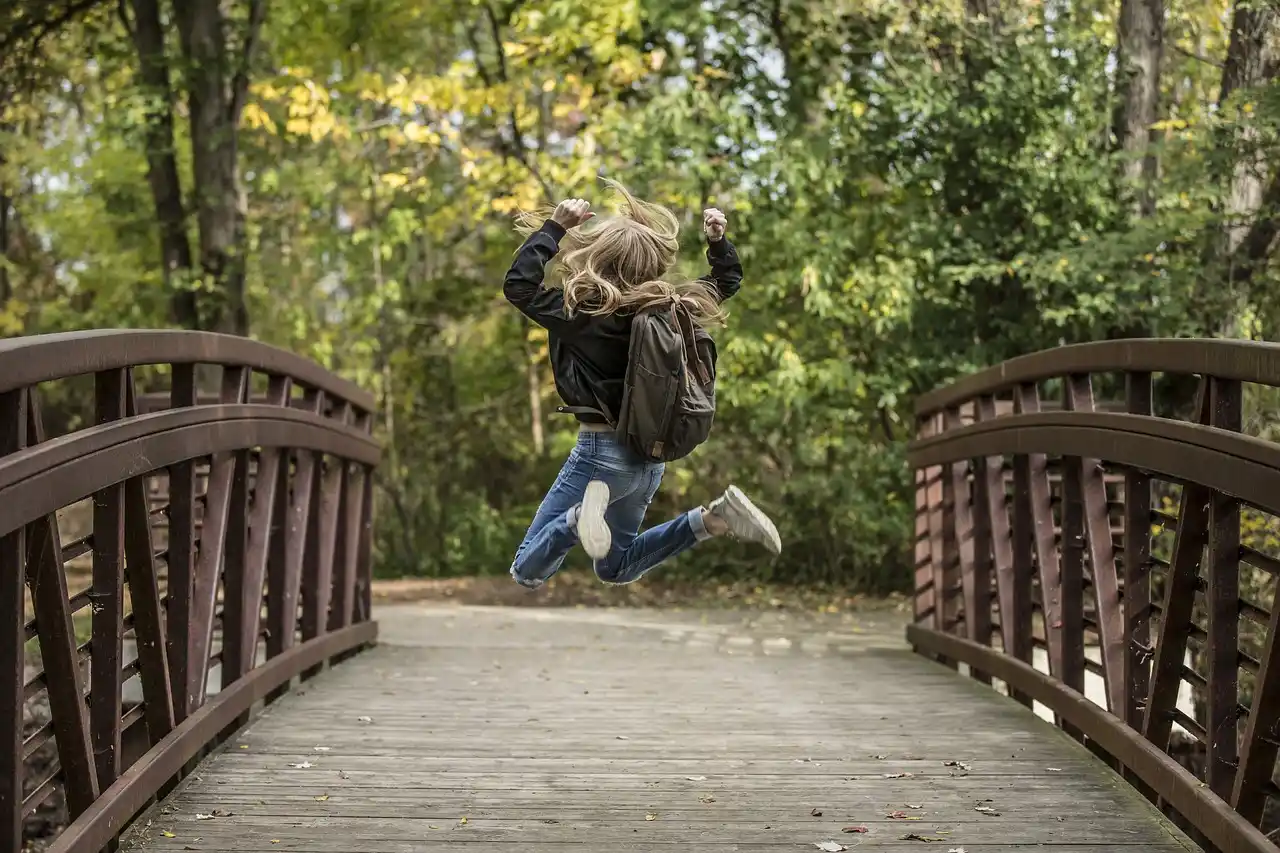 Image from HIT RADIO FFH: *Es ist Brückentag!*🌉 Bedeutet für viele: Langes Wochenende. 🤩 Ein ...