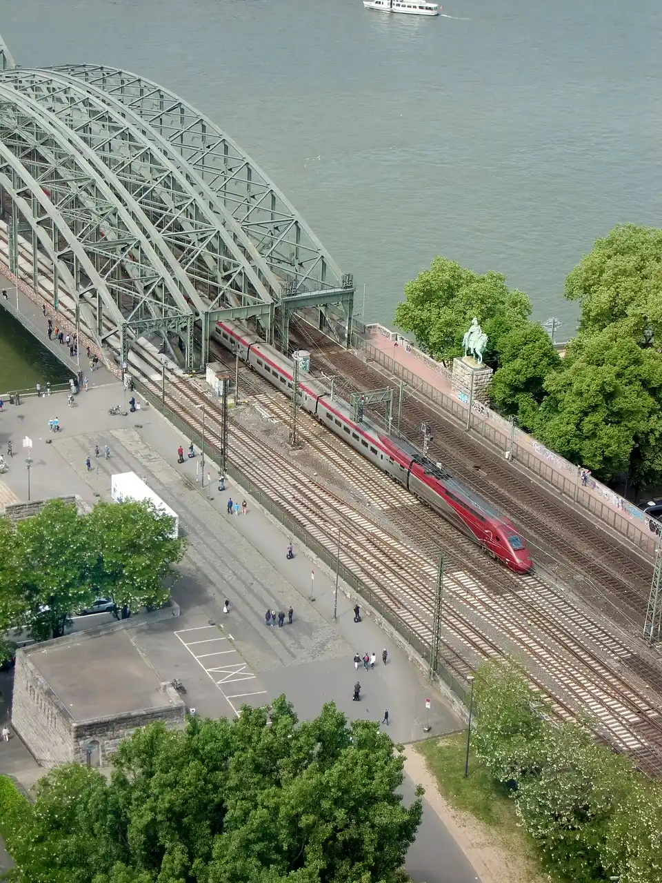 Image from Radio Erft: Moin am Mittwoch 🙌 Heute ist Köln im Ausnahmezustand. 🥳 Gleich drei...