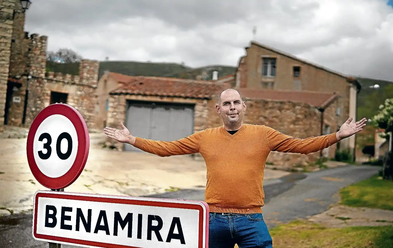 Image from EL CORREO: *El pueblo de un solo vecino* Fernando lleva 16 años viviendo feliz en...