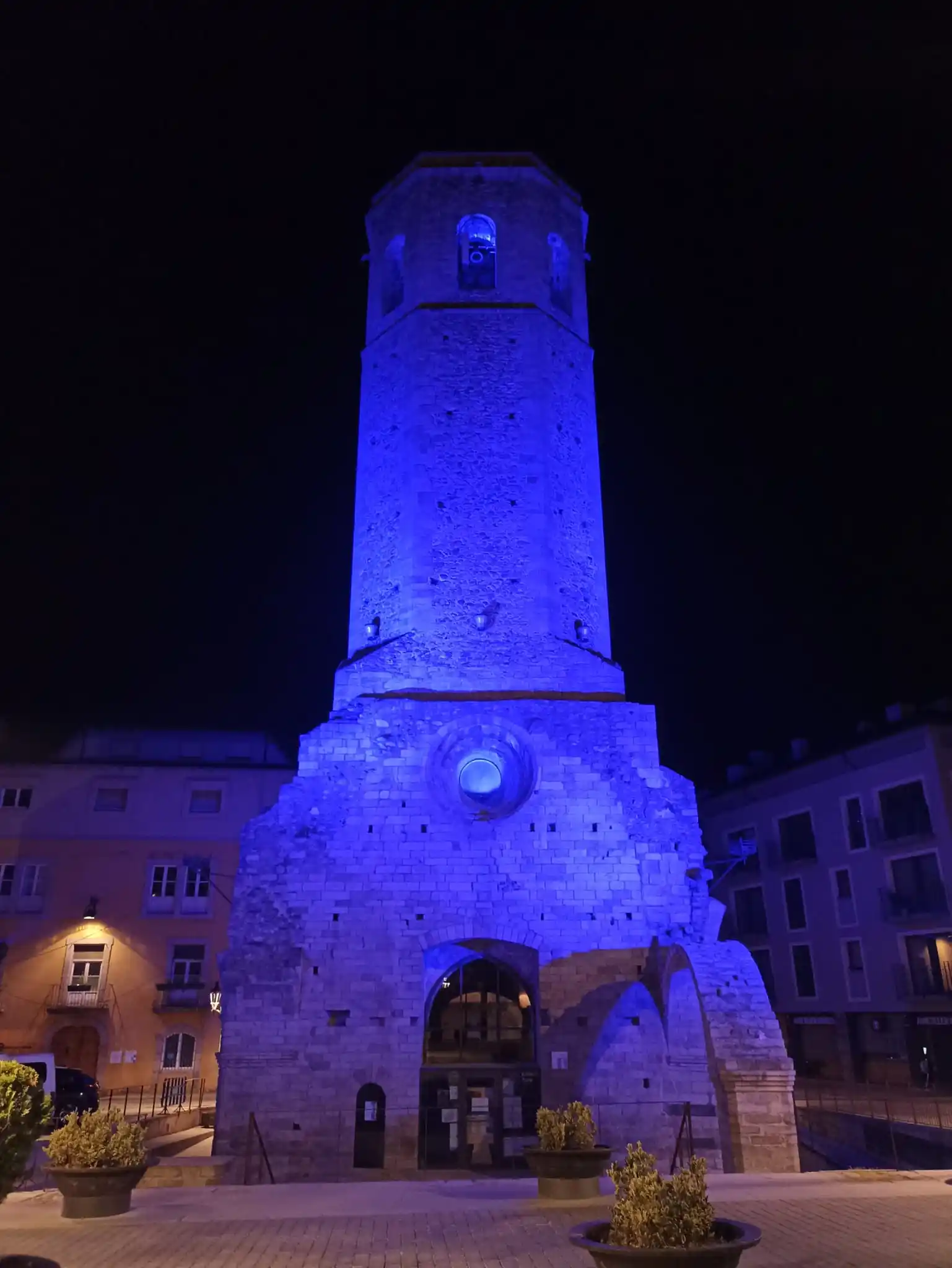 Image from Ajuntament de Puigcerdà: 🔵⚪ Il·luminem el Campanar de Santa Maria de color blau per traslladar...