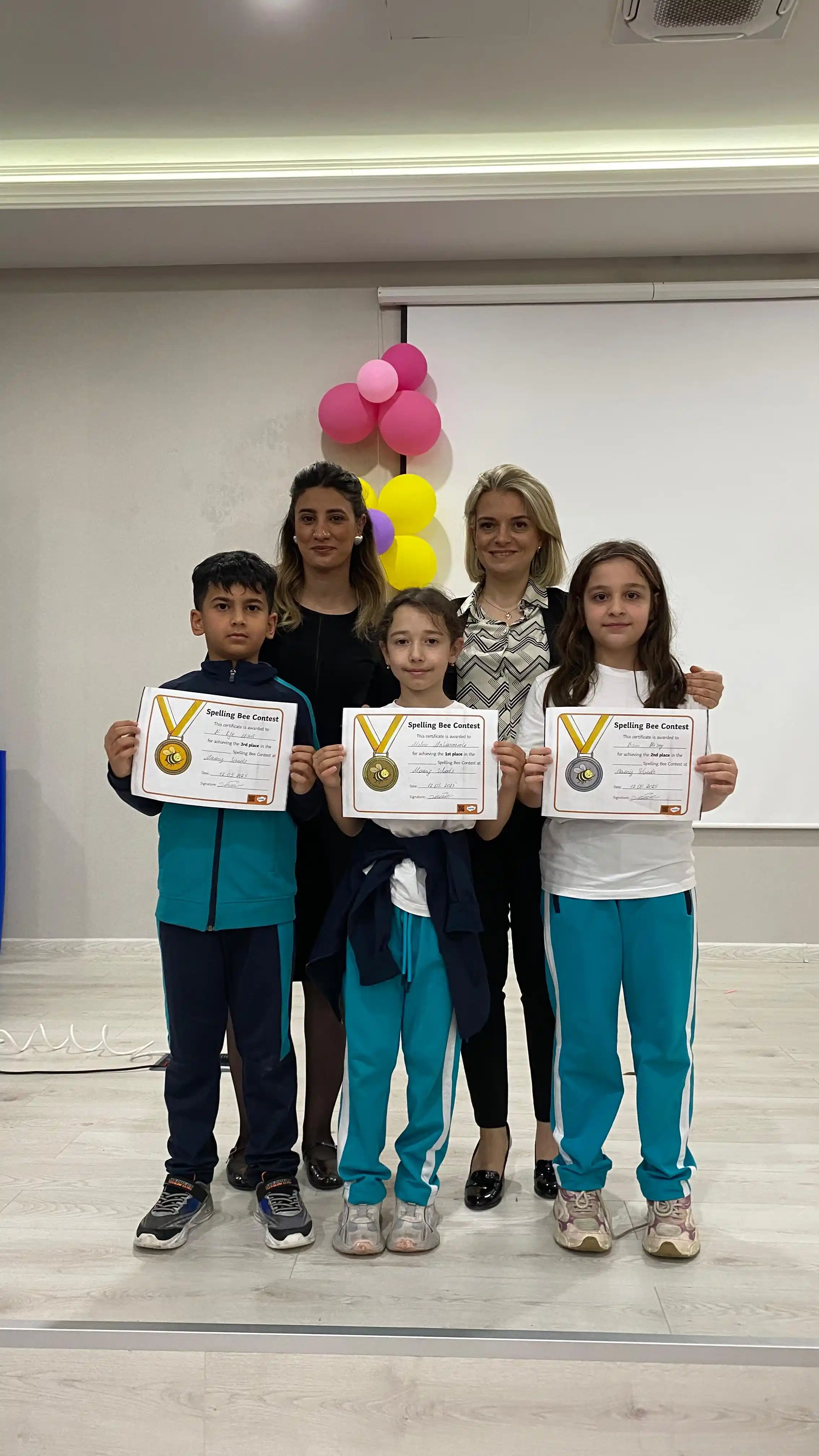 Image from Maarif Azərbaycan: 🇦🇿🇹🇷Gənclik kampusumuzda bütün siniflər üzrə "Spelling Bee" yarışm...