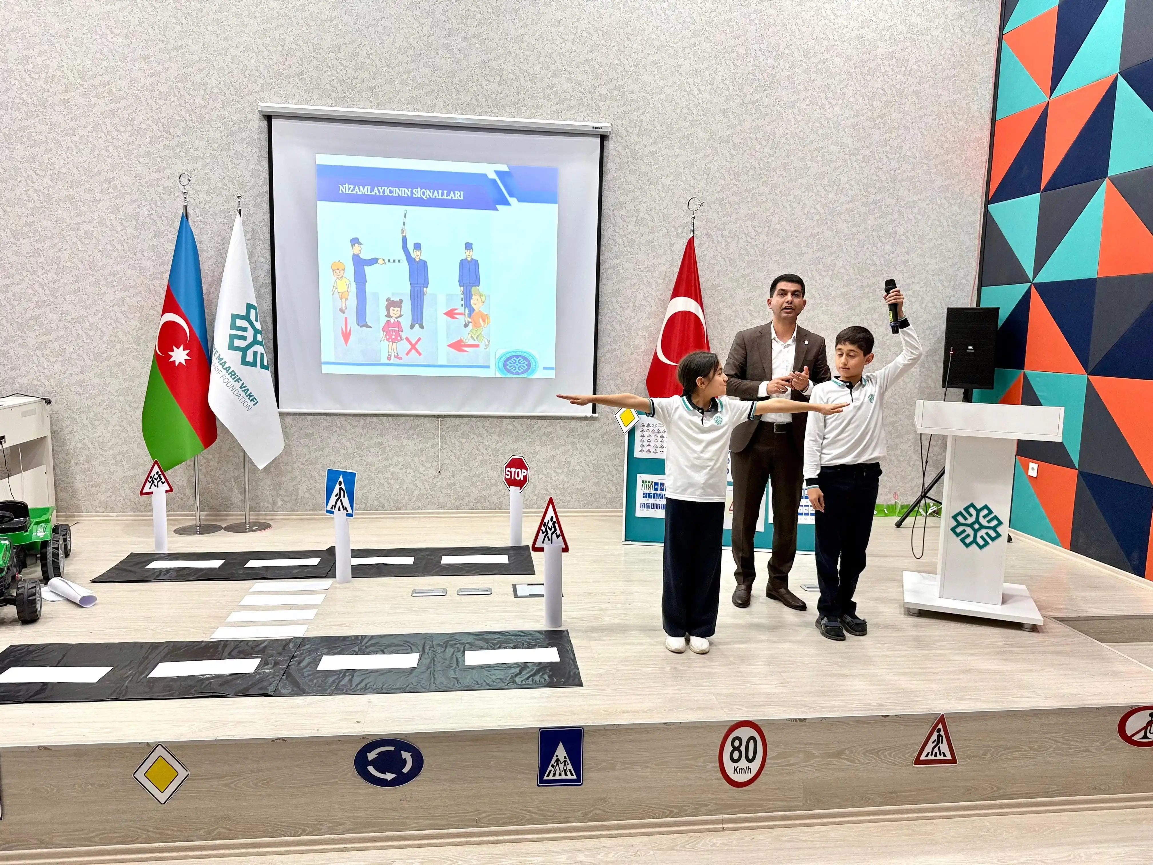 Image from Maarif Azərbaycan: 🛣️Məktəbimizdə Yol Hərəkətinin Təhlükəsizliyi və Yol Hərəkət Qaydalar...