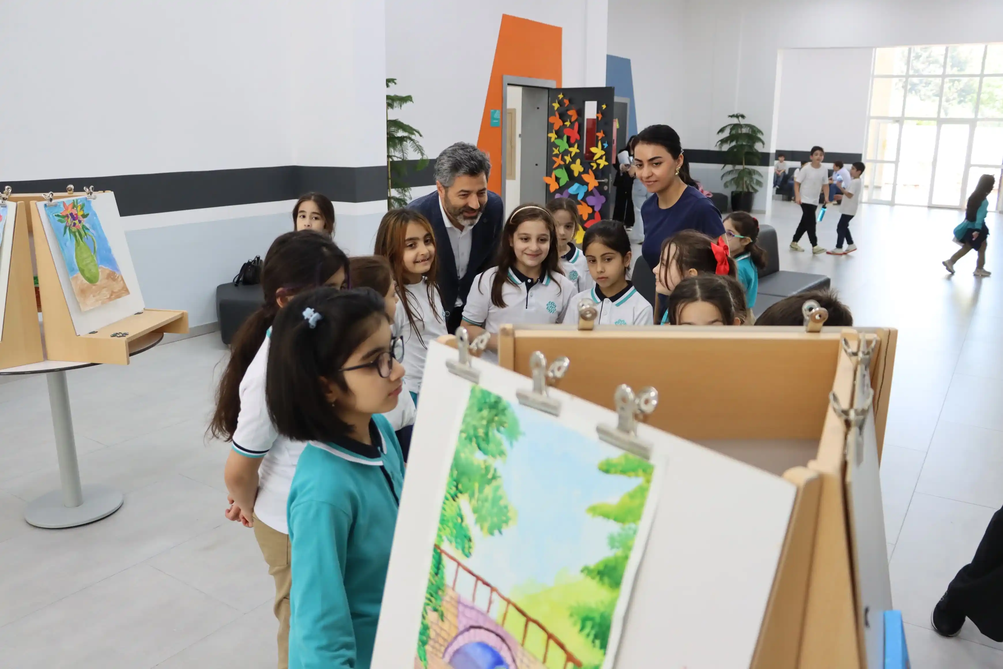 Image from Maarif Azərbaycan: 🖼️ Şagirdlərimizin fərdi rəsm sərgisi 🎨 Şagirdlərimizin yaradıcılıq...