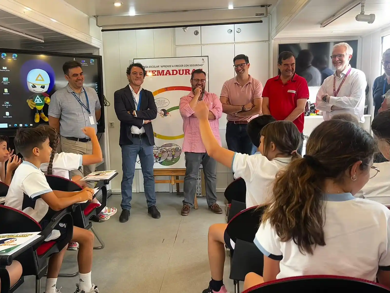 Image from Ayuntamiento de El Puerto de Santa María: 🛟 *El concejal Enrique Iglesias acompaña a los alumnos del colegio SA...