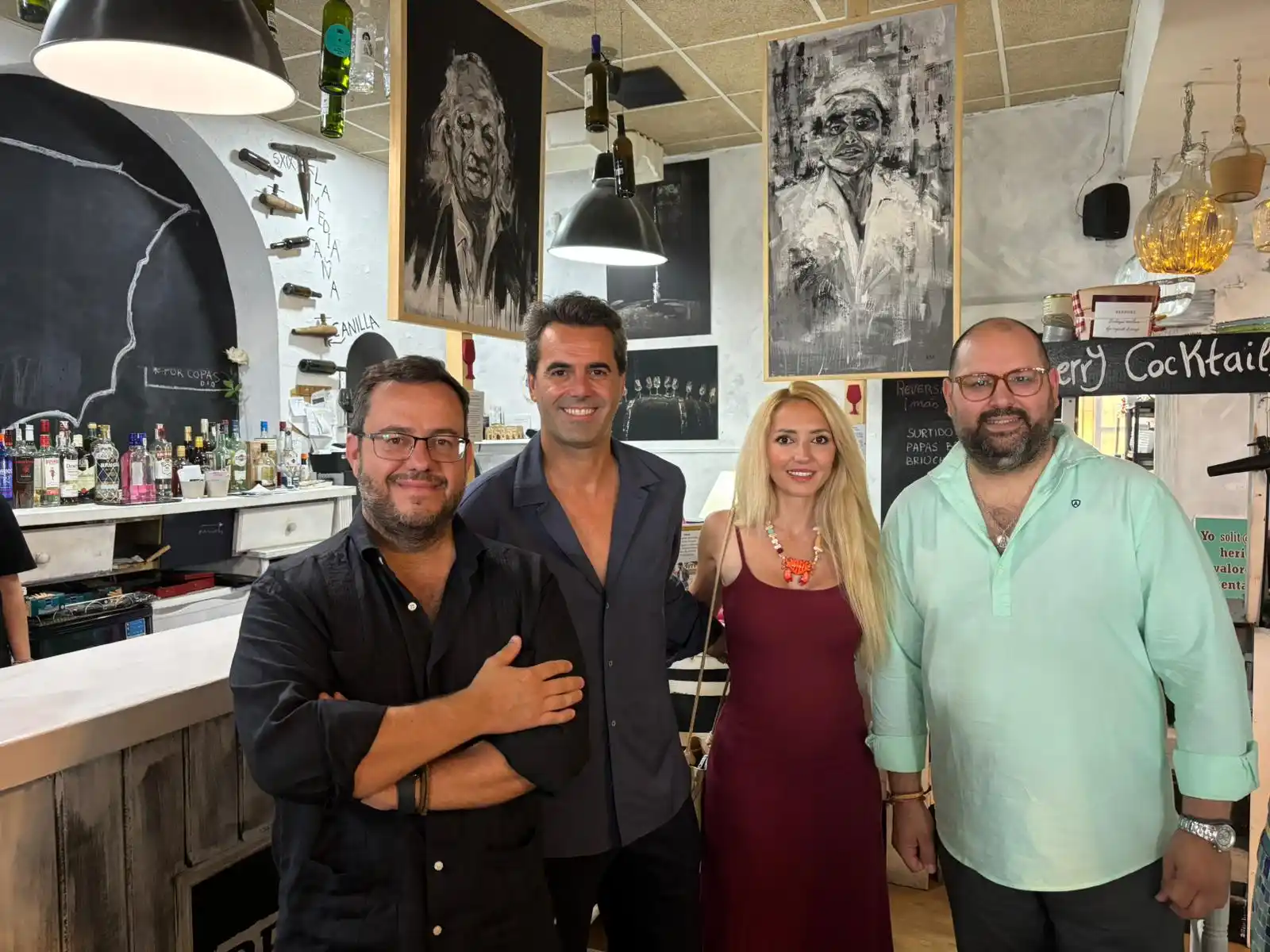 Image from Ayuntamiento de El Puerto de Santa María: 🎨 *Enrique Iglesias y Javier Bello asisten a la inauguración de la ex...