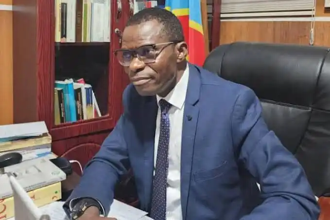 Image from ECHO.CD: *Question orale avec débat à la ministre de l’ESU : Eliezer Ntambwe dé...
