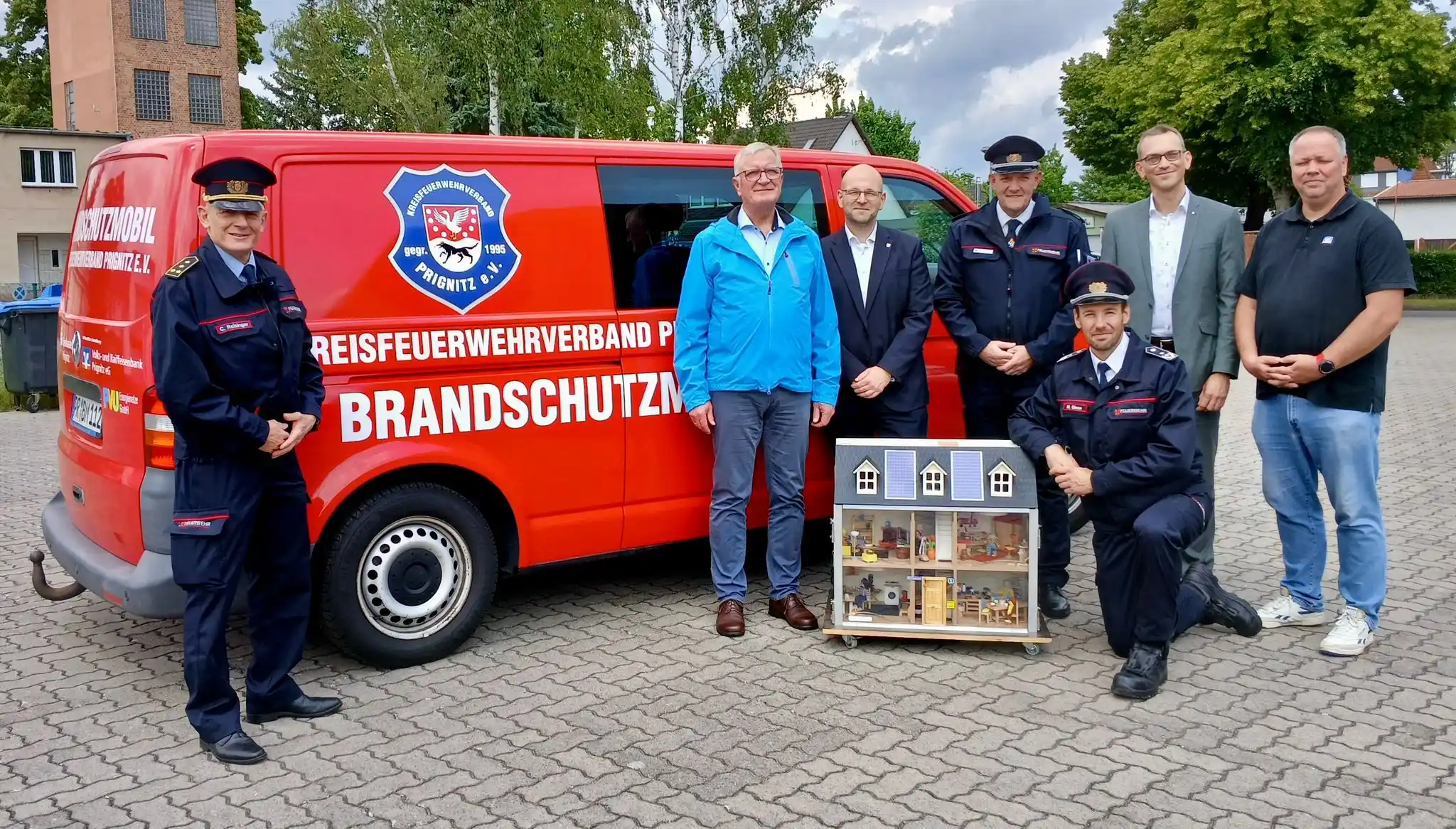 Image from Landkreis PR: 🚒Neues Brandschutzmobil übergeben🚒 🤩Der Kreisfeuerwehrverband Prig...