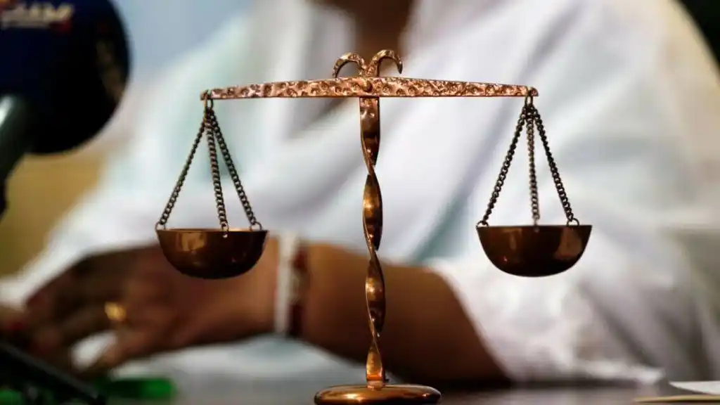 Image from 𝑼𝑯𝑼𝑹𝑼 𝑪𝒉𝒂𝒏𝒏𝒆𝒍: *🔵À LA UNE DE MIDI – VENDREDI 30 MAI 2025* *⚖️ La justice au cœur de...