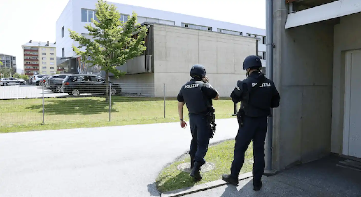 Image from CORRECTIV.Faktencheck: 🇦🇹 Nach einem *mutmaßlichen Amoklauf an einer österreichischen Schul...