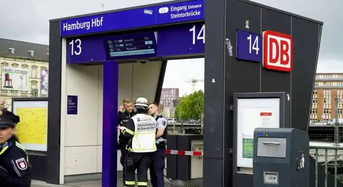 Image from CORRECTIV.Faktencheck: Bei dem Messerangriff am Hauptbahnhof in Hamburg haben nach Polizeiang...