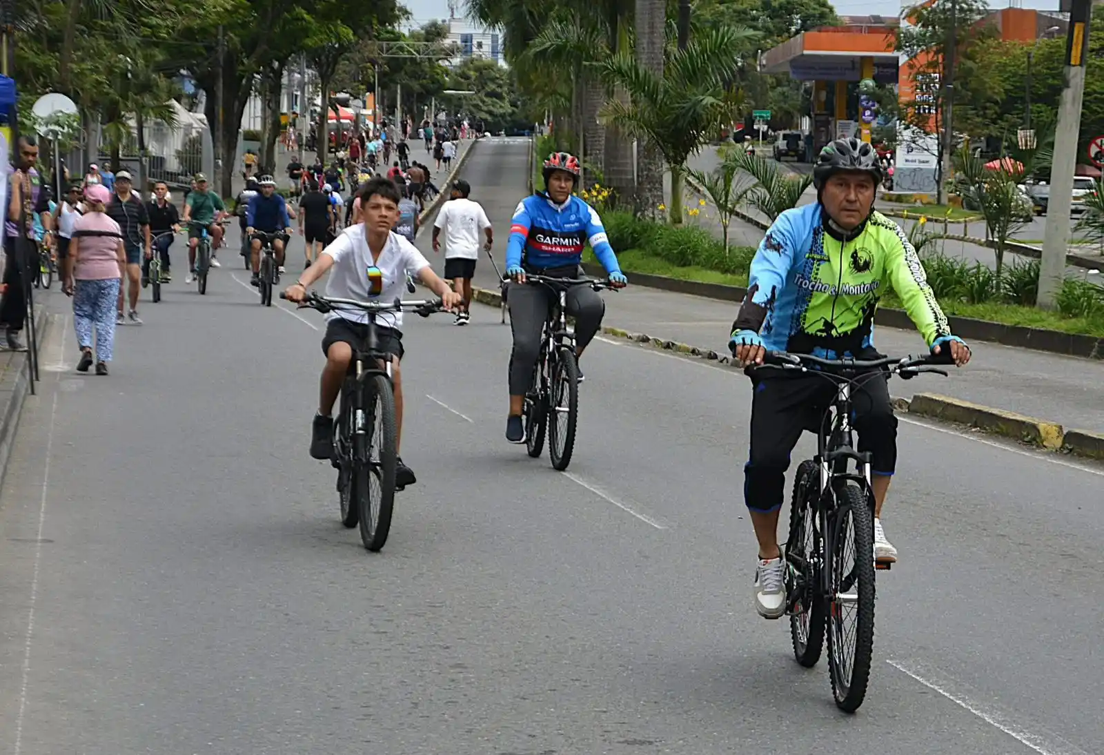 Image from Alcaldía de Pereira : BIENESTAR Y MOVIMIENTO EN LA VÍA ACTIVA 📅Cada domingo y lunes festiv...