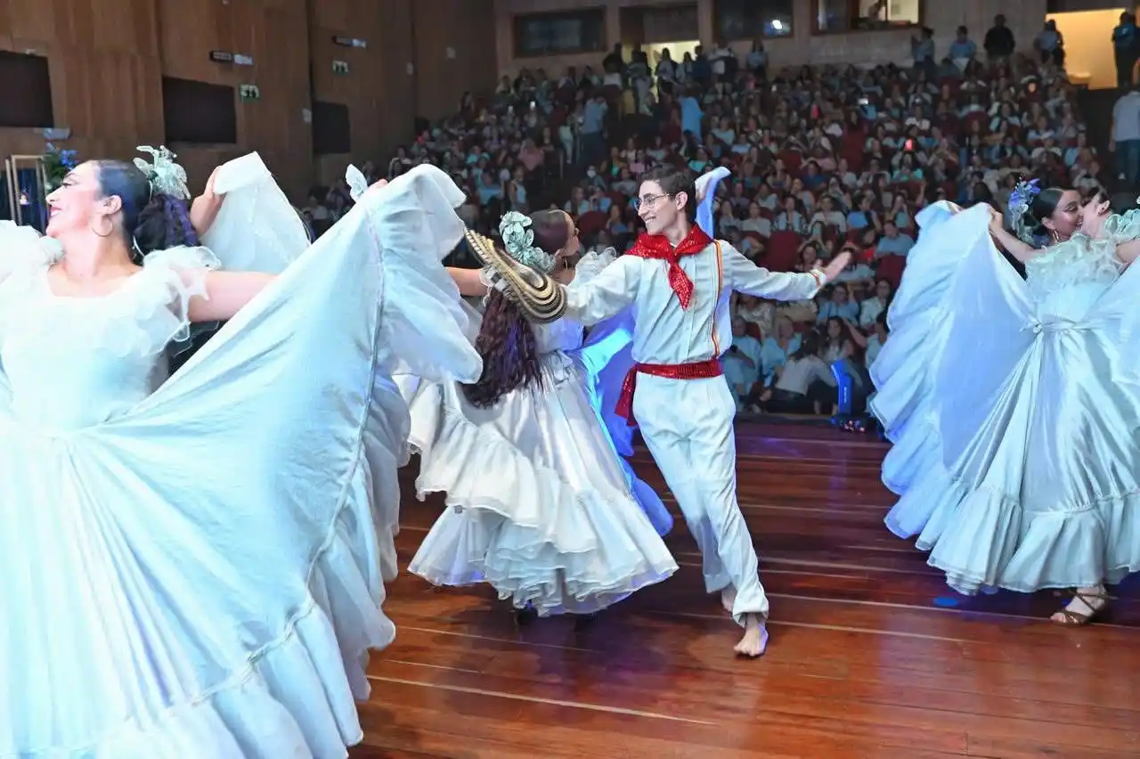 Image from Alcaldía de Pereira : CON LA ARMONÍA Y MOTIVACIÓN DE GONZALO GALLO, PEREIRA CELEBRÓ A SUS MU...