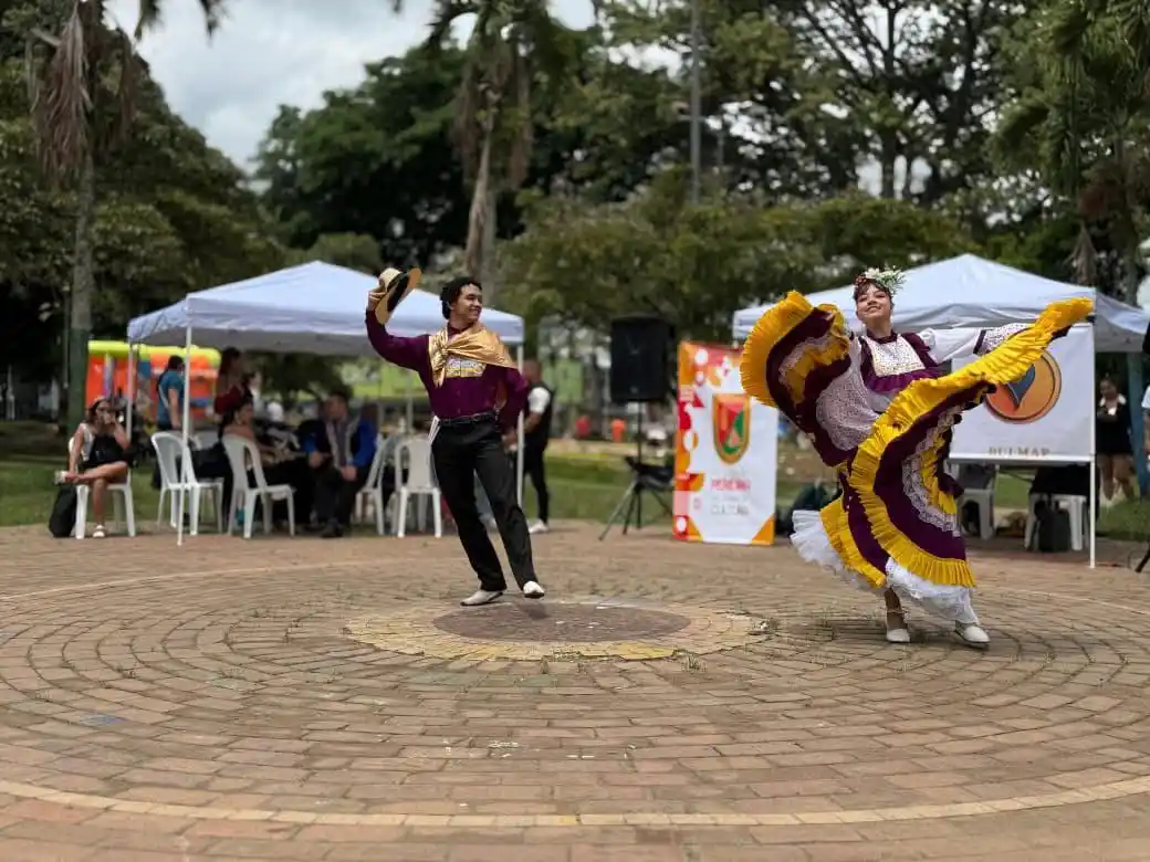 Image from Alcaldía de Pereira : EL PARQUE OLAYA SE LLENA EE DANZA Y ARTE CON PARQUES VIVOS  🌳🎶En una...