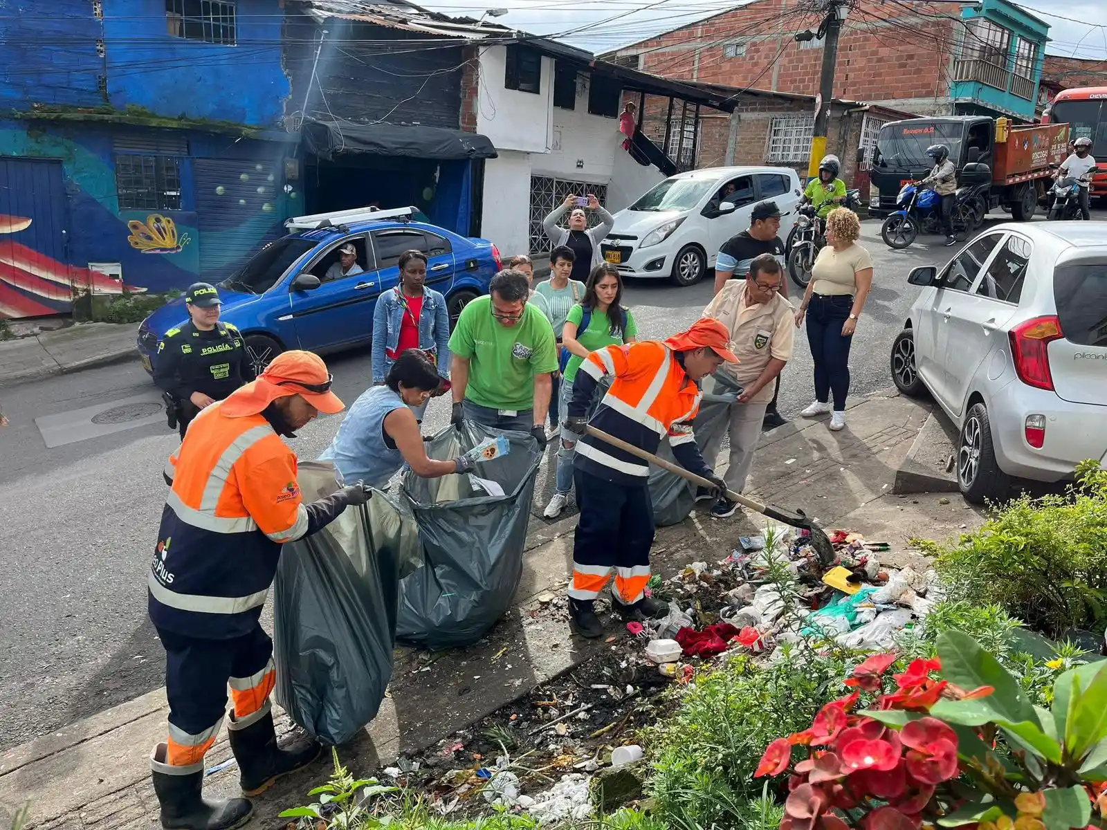 Image from Alcaldía de Pereira : EMPRESA DE ASEO DE PEREIRA RECUPERA PUNTO CRÍTICO EN VILLASANTANA 🚯...