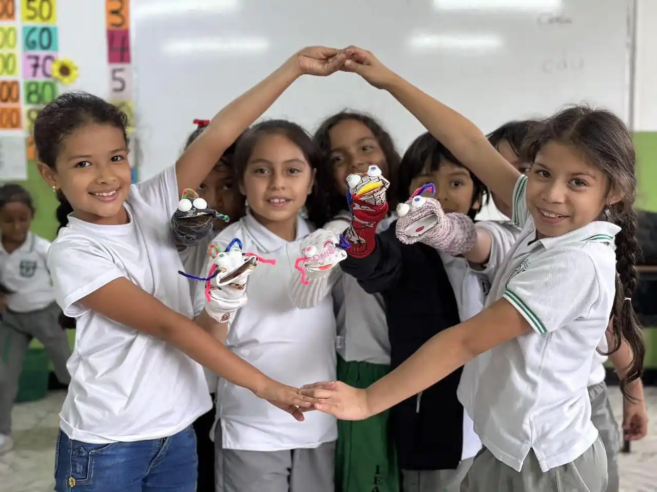 Image from Alcaldía de Pereira : LA ESCUELA DE ARTES COMUNAL LLEVÓ ALEGRÍA Y CREATIVIDAD A LA I.E ALFRE...