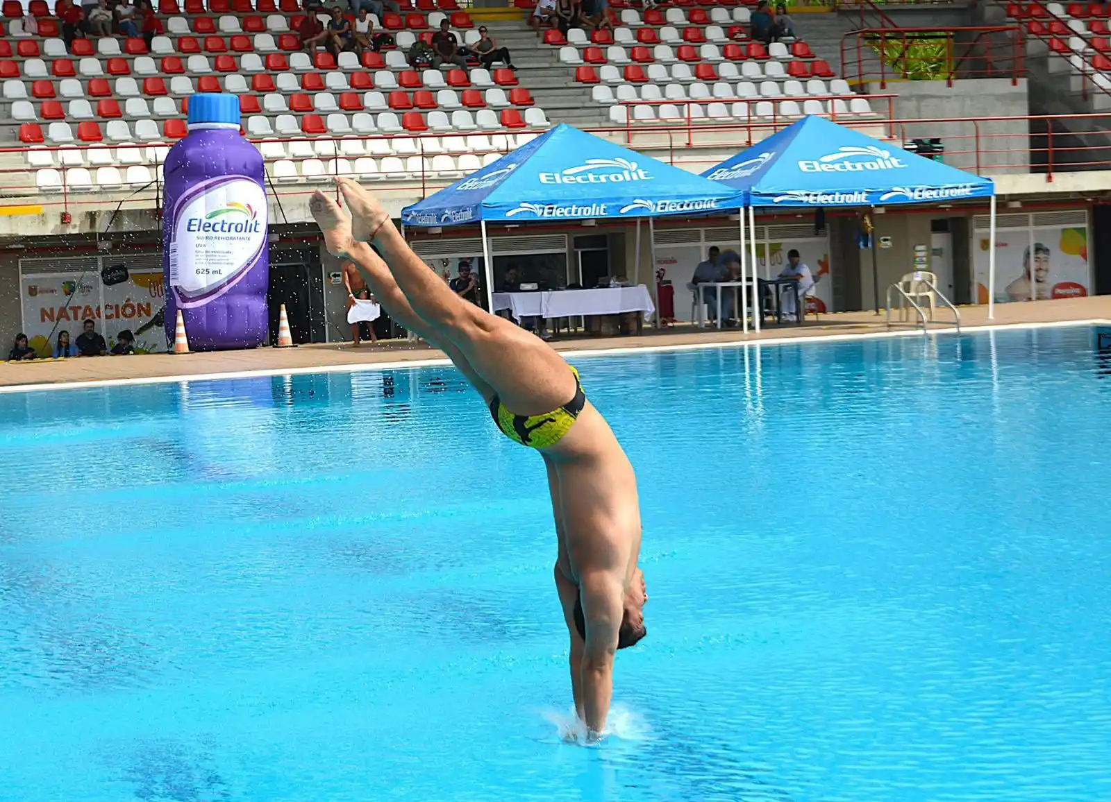 Image from Alcaldía de Pereira : PEREIRA BRILLÓ CON LOS HERMANOS URIBE DESDE LO MÁS ALTO DEL TRAMPOLÍN ...